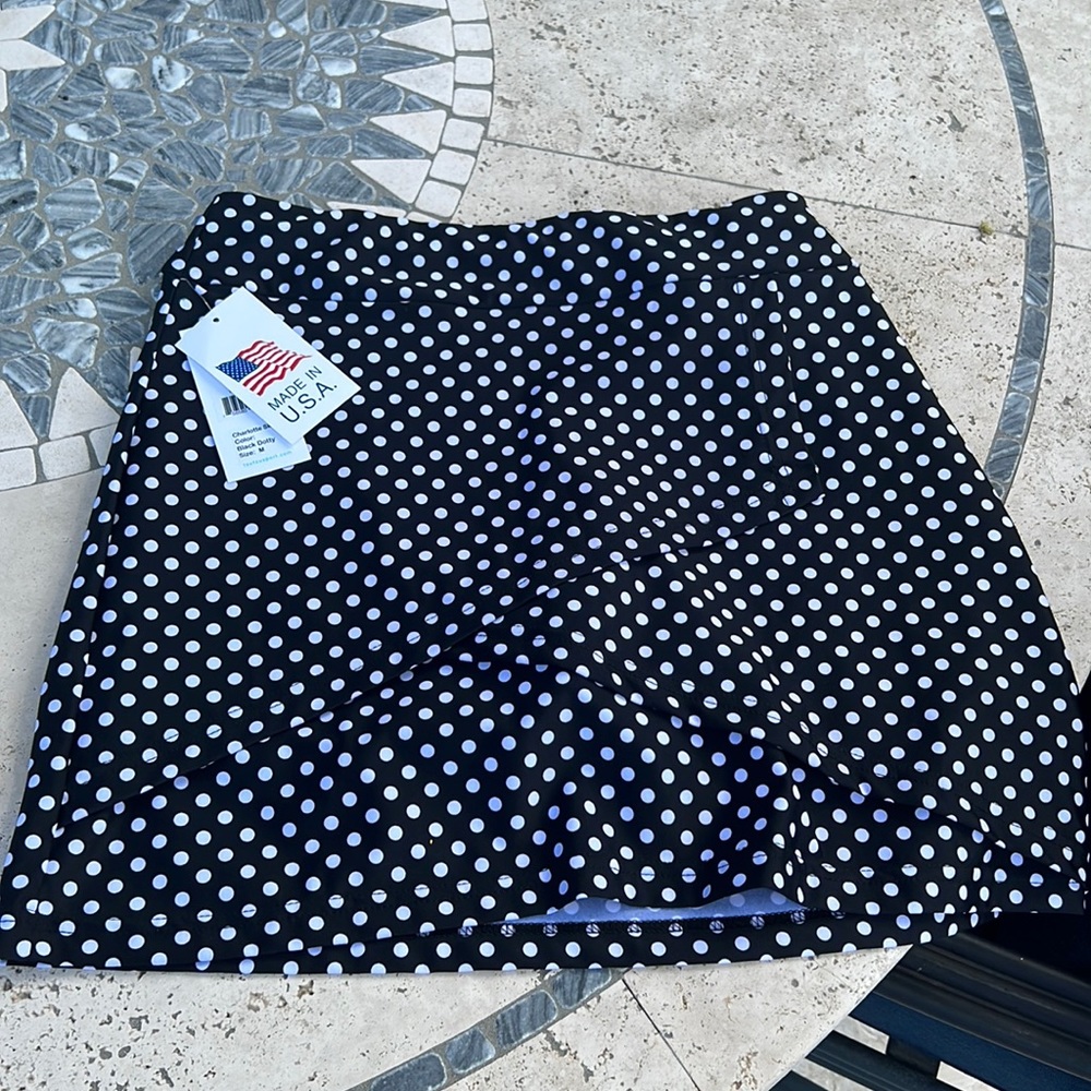 Tzu Tzu womens NWT golf skort. Black polka dots. Soooo cute